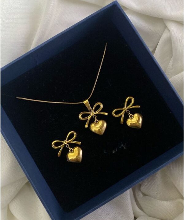 Sweet Charm Bow Heart