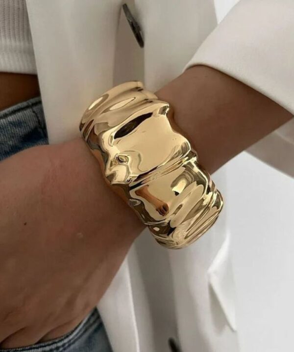Aurora Bold Wave Cuff